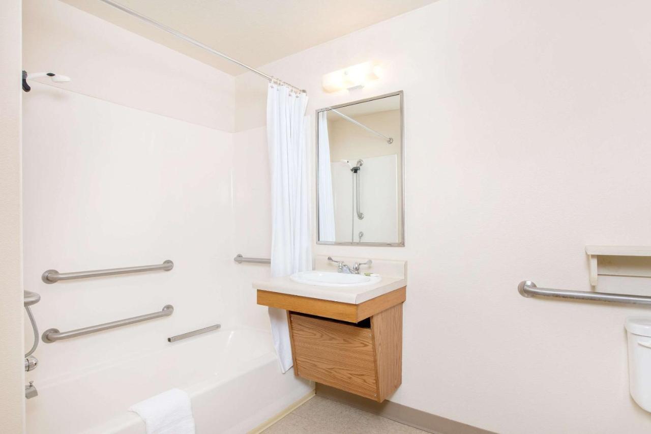 Woodspring Fort Moore Hotel